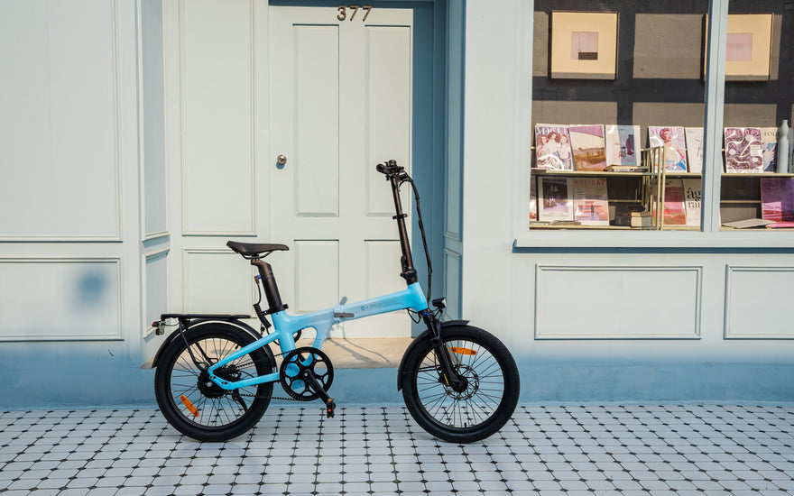 The light blue gradient Air 20 Ultra is parked in front of the store
